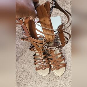 Elegant Tan Strappy Sandals